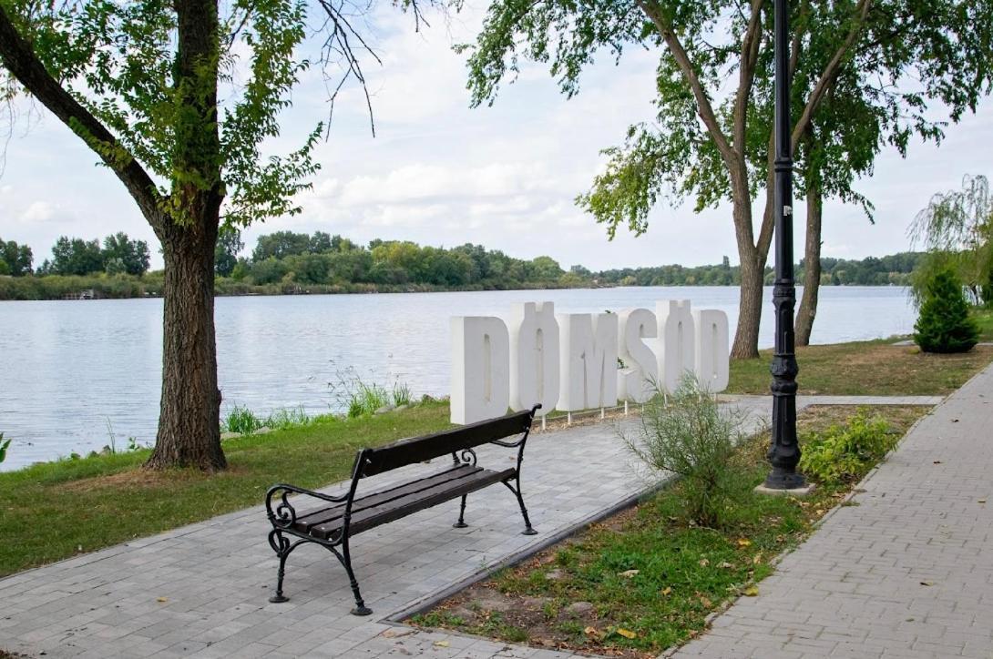 Sello Szabadidocentrum Domsod Extérieur photo
